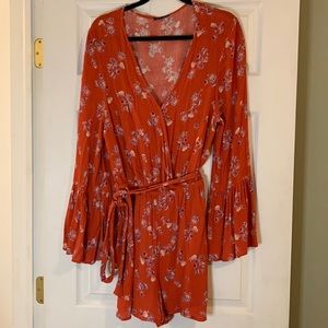 •COTTON ON FLORAL BOHO ROMPER• Size L, worn once, flowy & floral